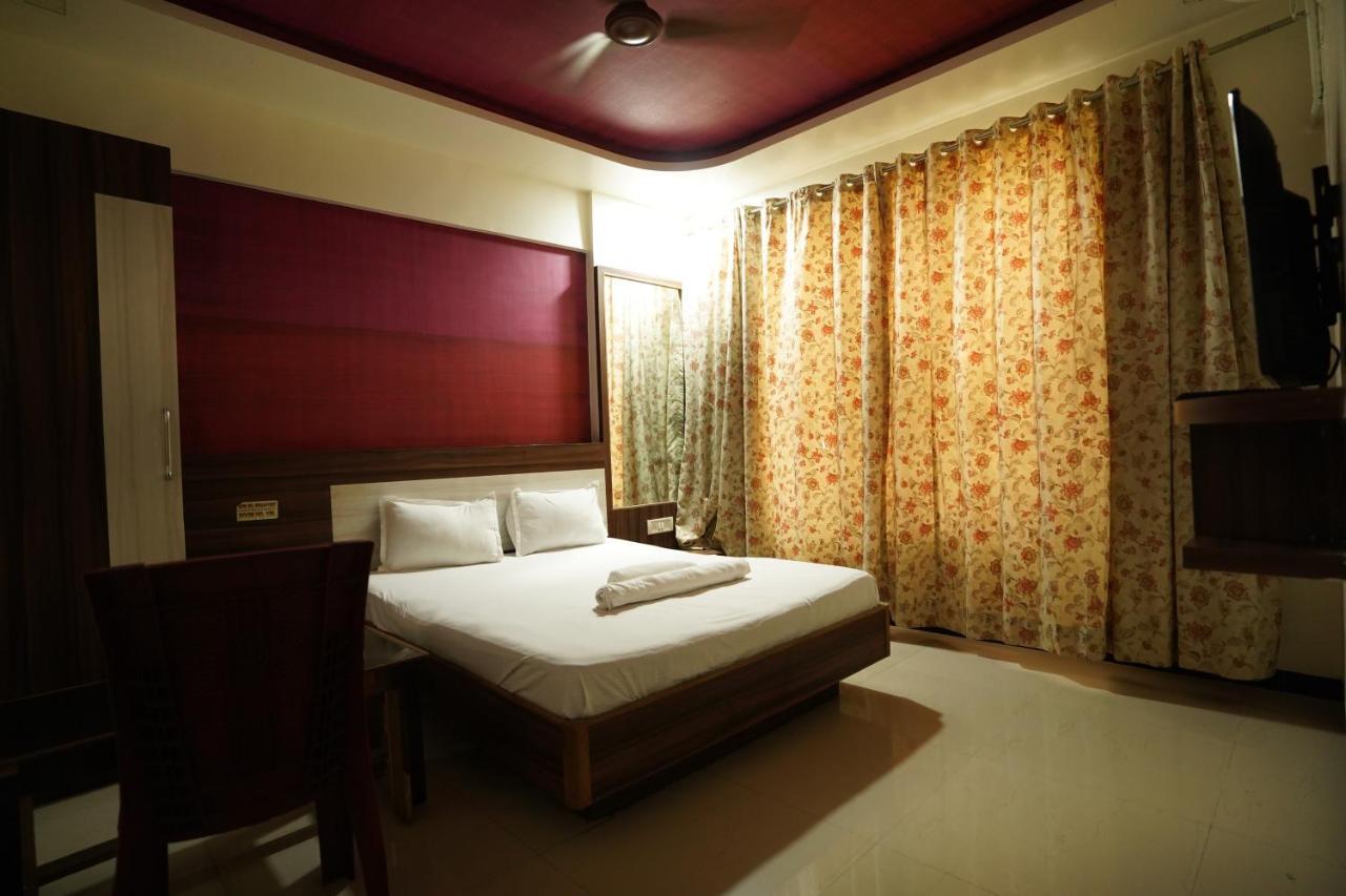 Hotel Sai Ganesh Lodging & Boarding By Wb Inn Titwala Ngoại thất bức ảnh