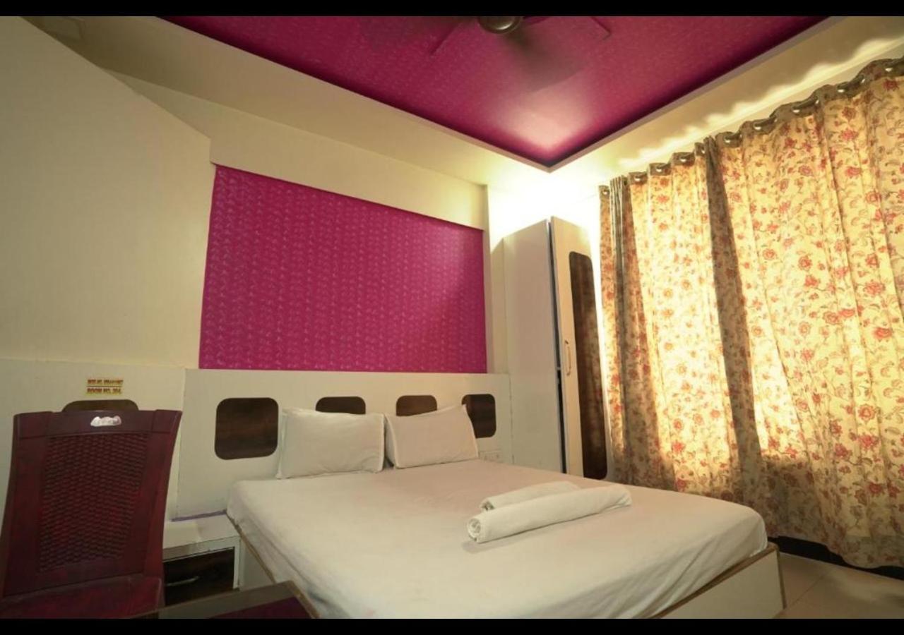 Hotel Sai Ganesh Lodging & Boarding By Wb Inn Titwala Ngoại thất bức ảnh