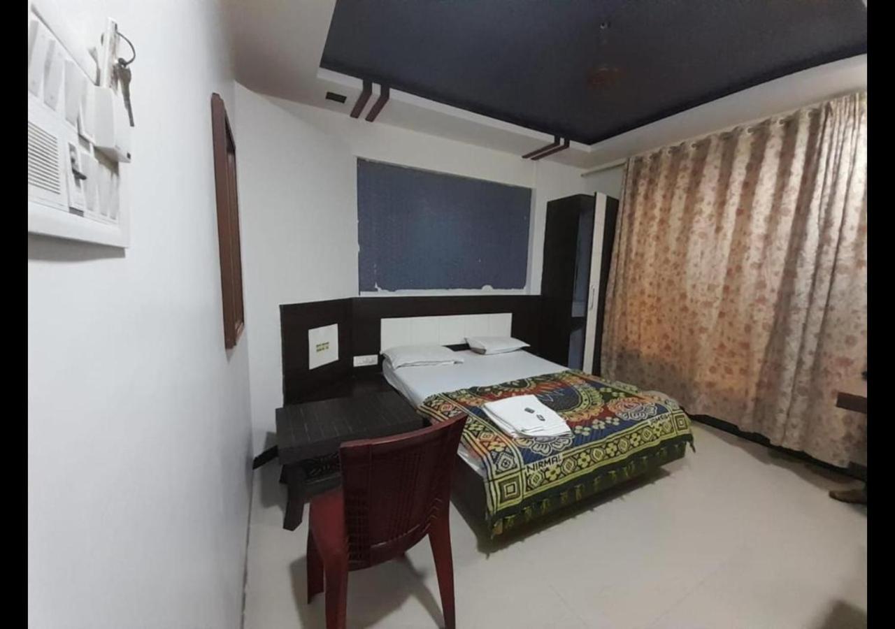 Hotel Sai Ganesh Lodging & Boarding By Wb Inn Titwala Ngoại thất bức ảnh