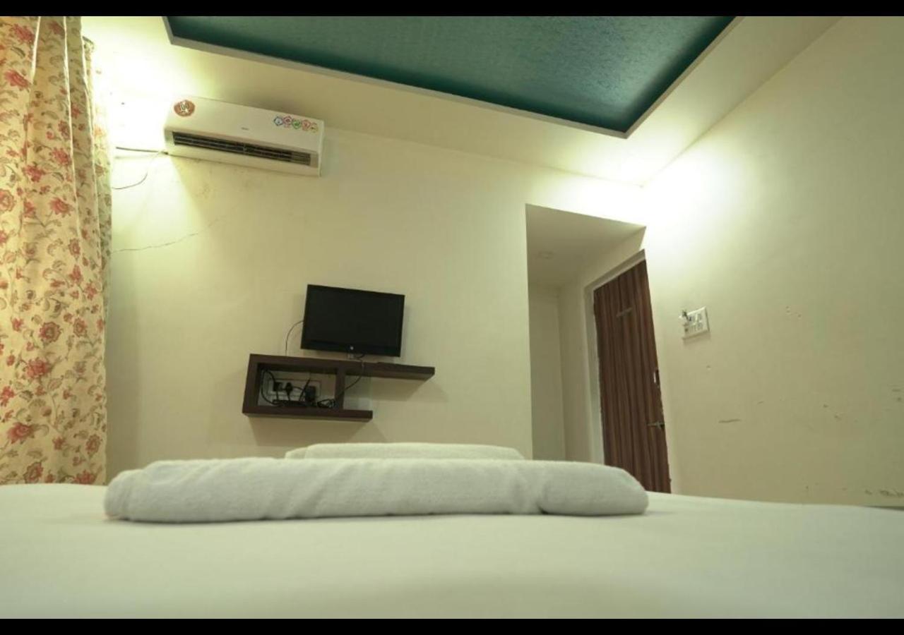 Hotel Sai Ganesh Lodging & Boarding By Wb Inn Titwala Ngoại thất bức ảnh